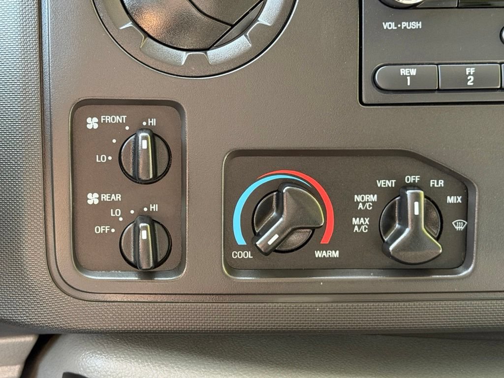 Used 2014 Ford E-350 and Econoline 350 XLT RWD image 16
