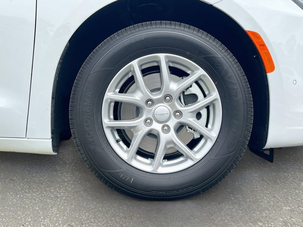New 2027 Chrysler Pacifica Select FWD image 28