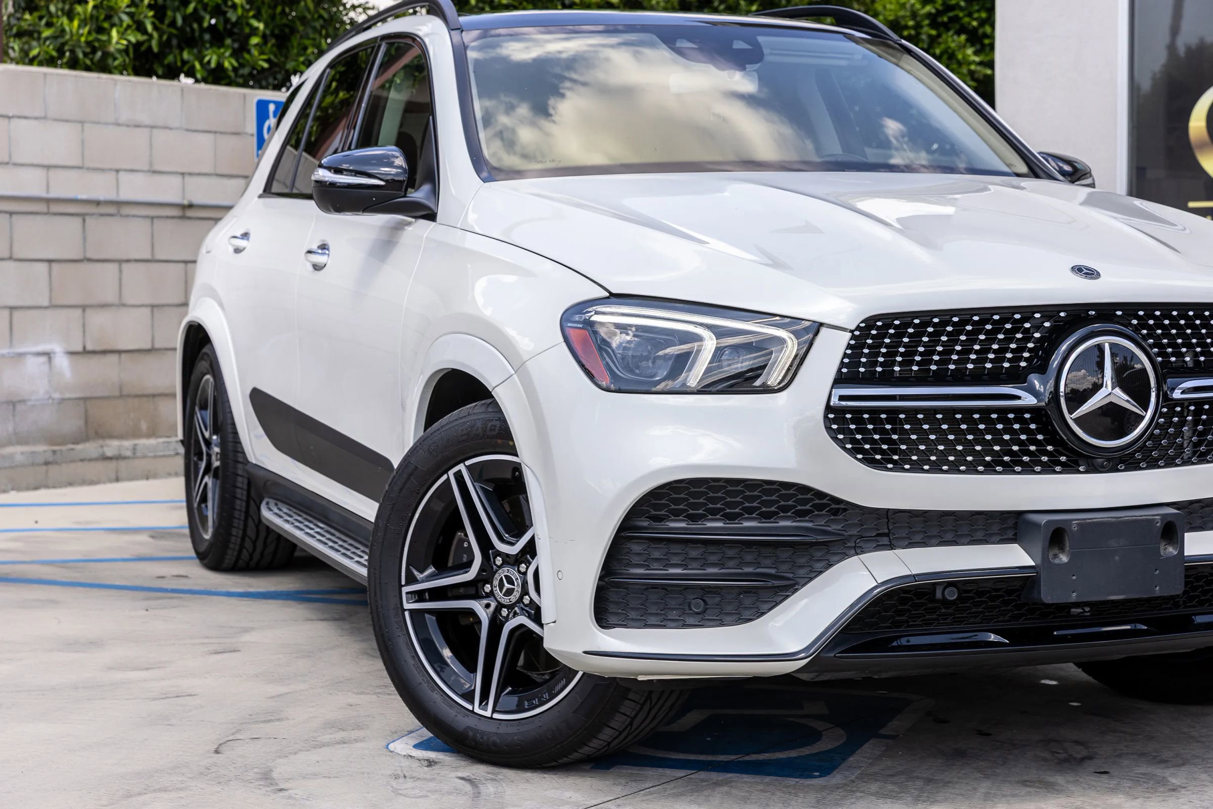 Used 2020 Mercedes-Benz GLE 450 4MATIC image 2