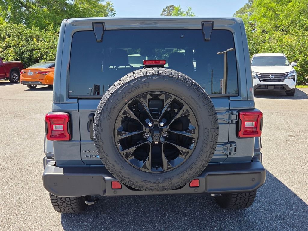 Used 2025 Jeep Wrangler Unlimited Sahara w/ Safety Group AWD/4WD image 9