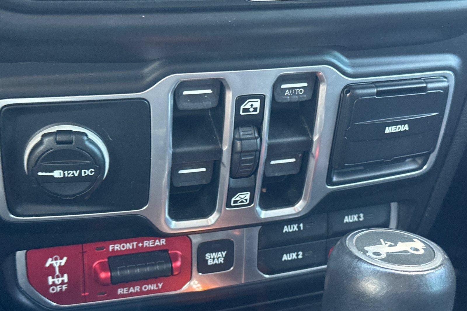 Used 2018 Jeep Wrangler Unlimited Rubicon AWD/4WD image 30