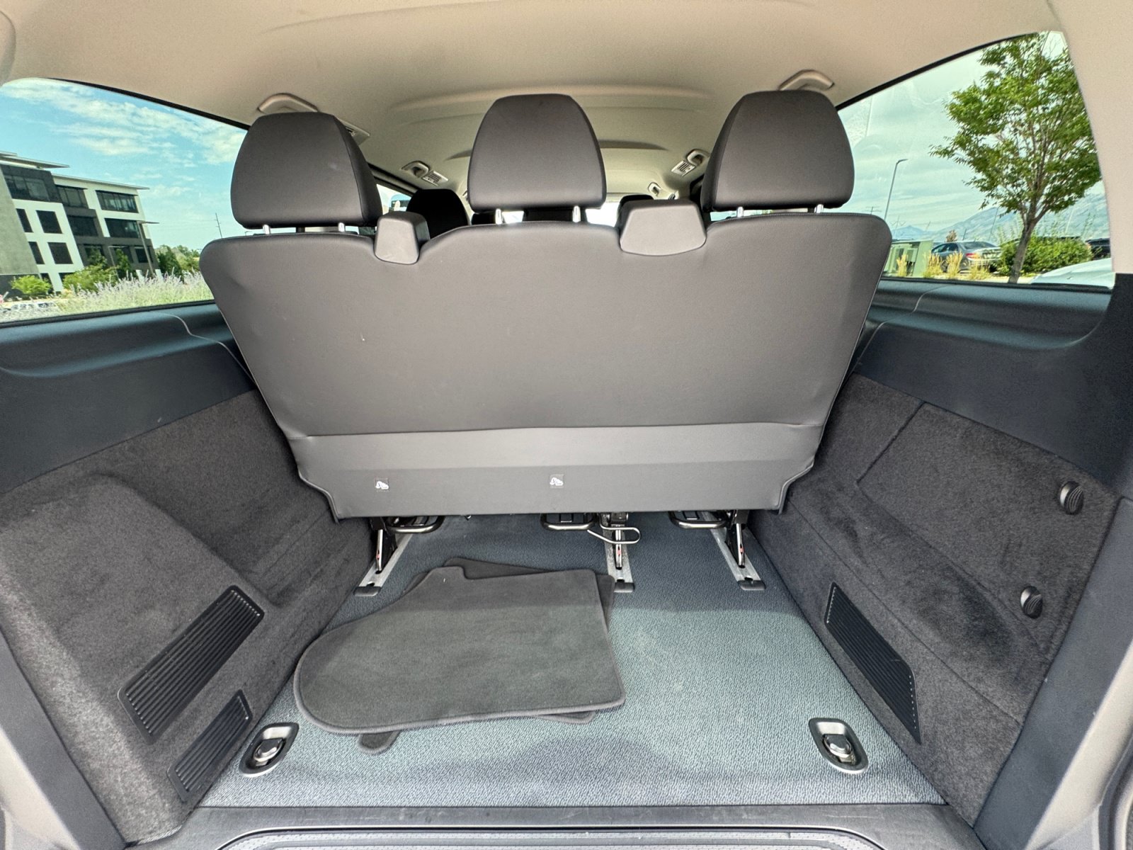 Used 2023 Mercedes-Benz Metris Passenger image 17