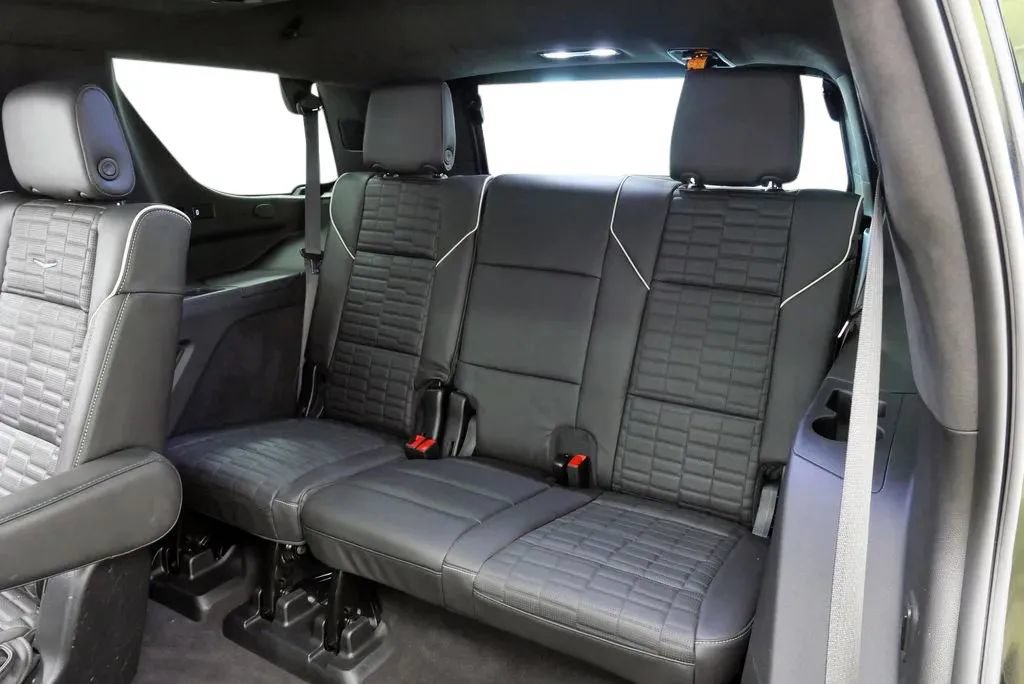 Used 2024 Cadillac Escalade Premium Luxury Platinum AWD/4WD image 23