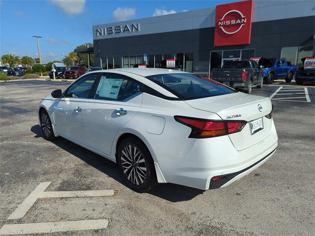 New 2025 Nissan Altima 2.5 SV image 7