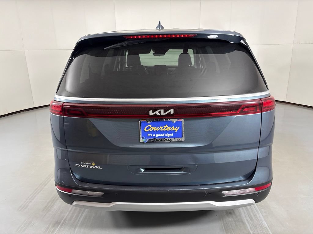 Used 2023 Kia Carnival EX FWD image 7