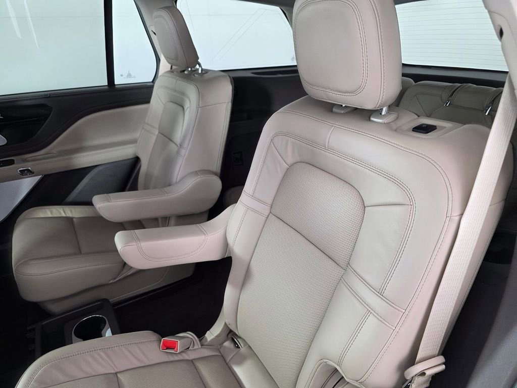 Used 2024 Lincoln Aviator Reserve w/ Equipment Group 201A image 15