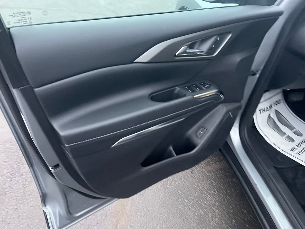 Used 2025 Chevrolet Traverse LT image 17