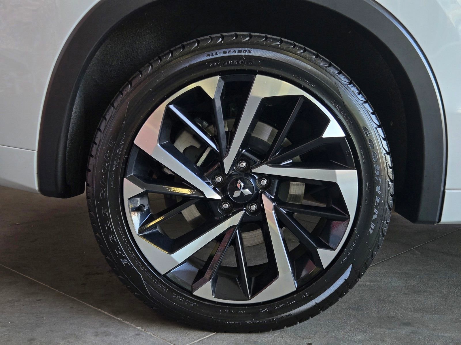 Used 2025 Mitsubishi Outlander SEL Black Edition image 5