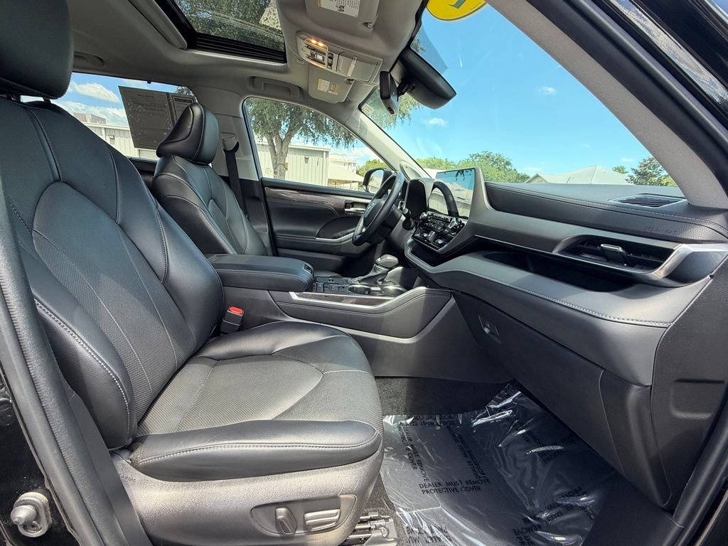 Used 2022 Toyota Highlander Limited FWD image 27