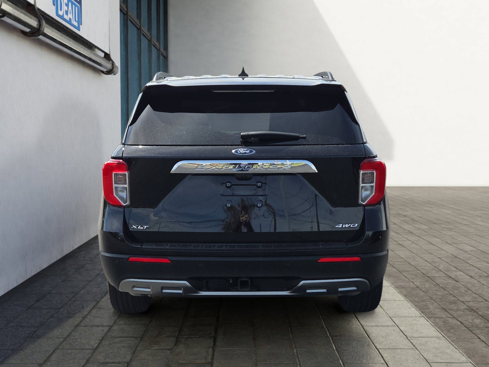 Certified 2023 Ford Explorer XLT w/ Equipment Group 202A AWD/4WD image 4