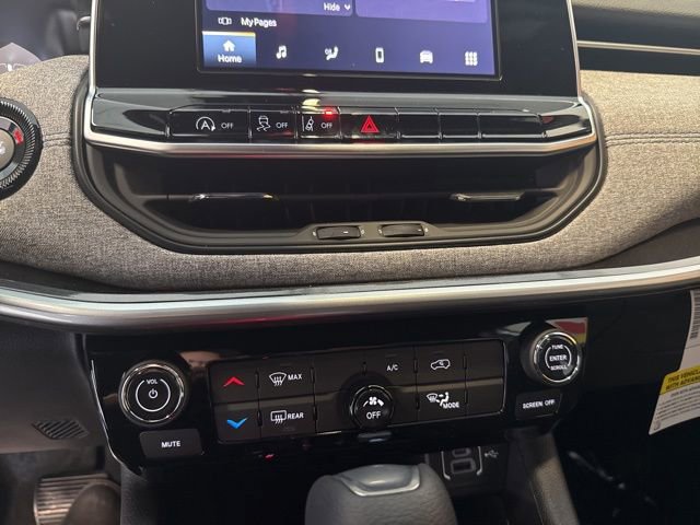 Used 2025 Jeep Compass Sport w/ Mopar Graphics Package image 26