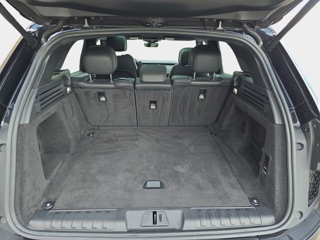Used 2025 Land Rover Range Rover Sport SE image 14
