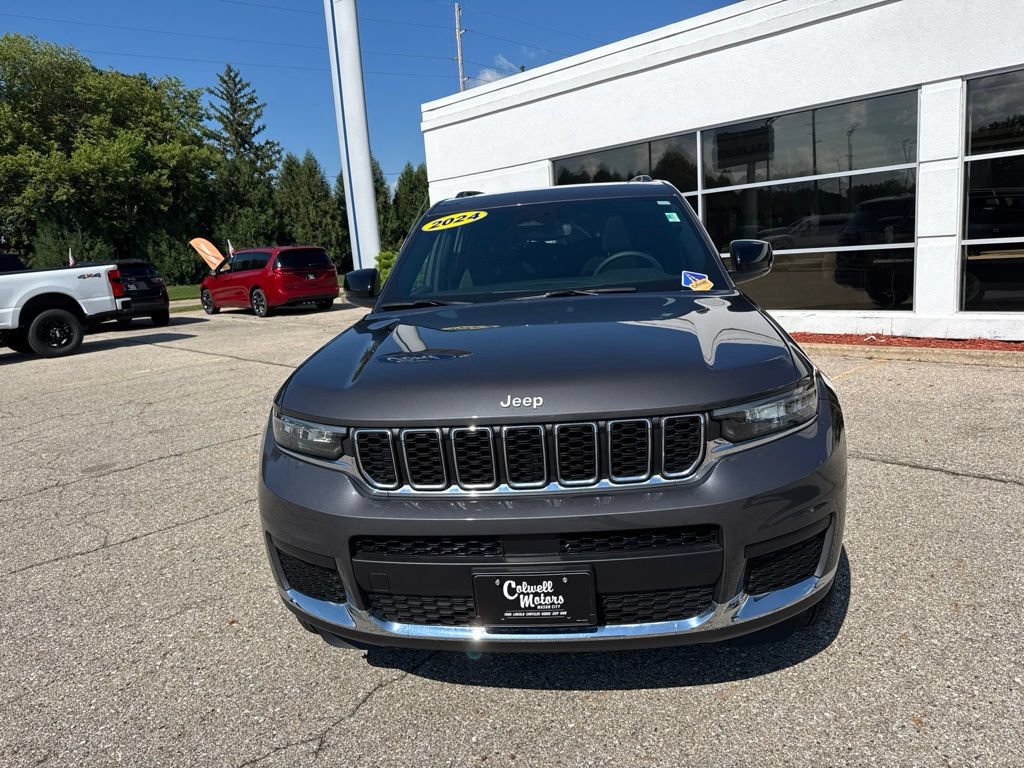 Used 2024 Jeep Grand Cherokee L Laredo w/ Trailer Tow Package AWD/4WD image 8
