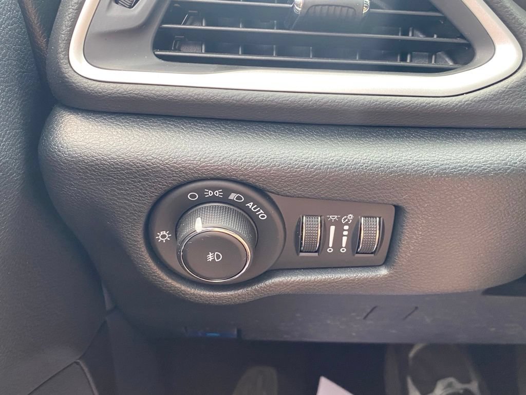 Used 2025 Chrysler Pacifica Select FWD image 26