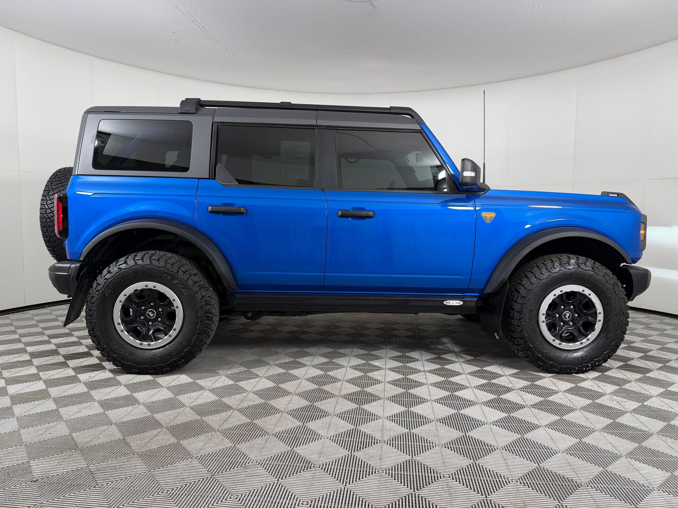 Used 2022 Ford Bronco Badlands w/ Sasquatch Package AWD/4WD image 7