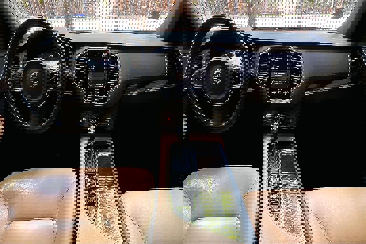 Used 2018 Volvo XC90 T6 Momentum w/ Convenience Package AWD/4WD image 15