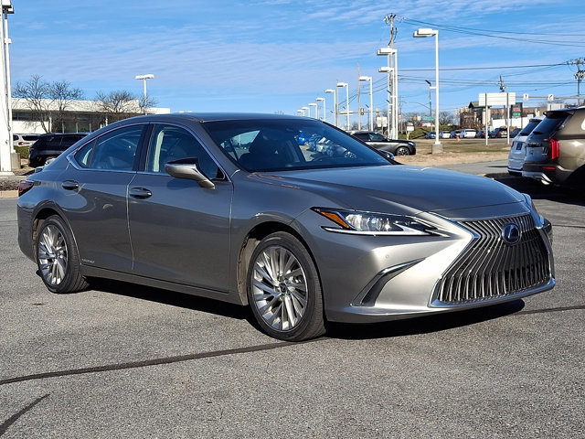 Used 2020 Lexus ES 300h w/ Luxury Package