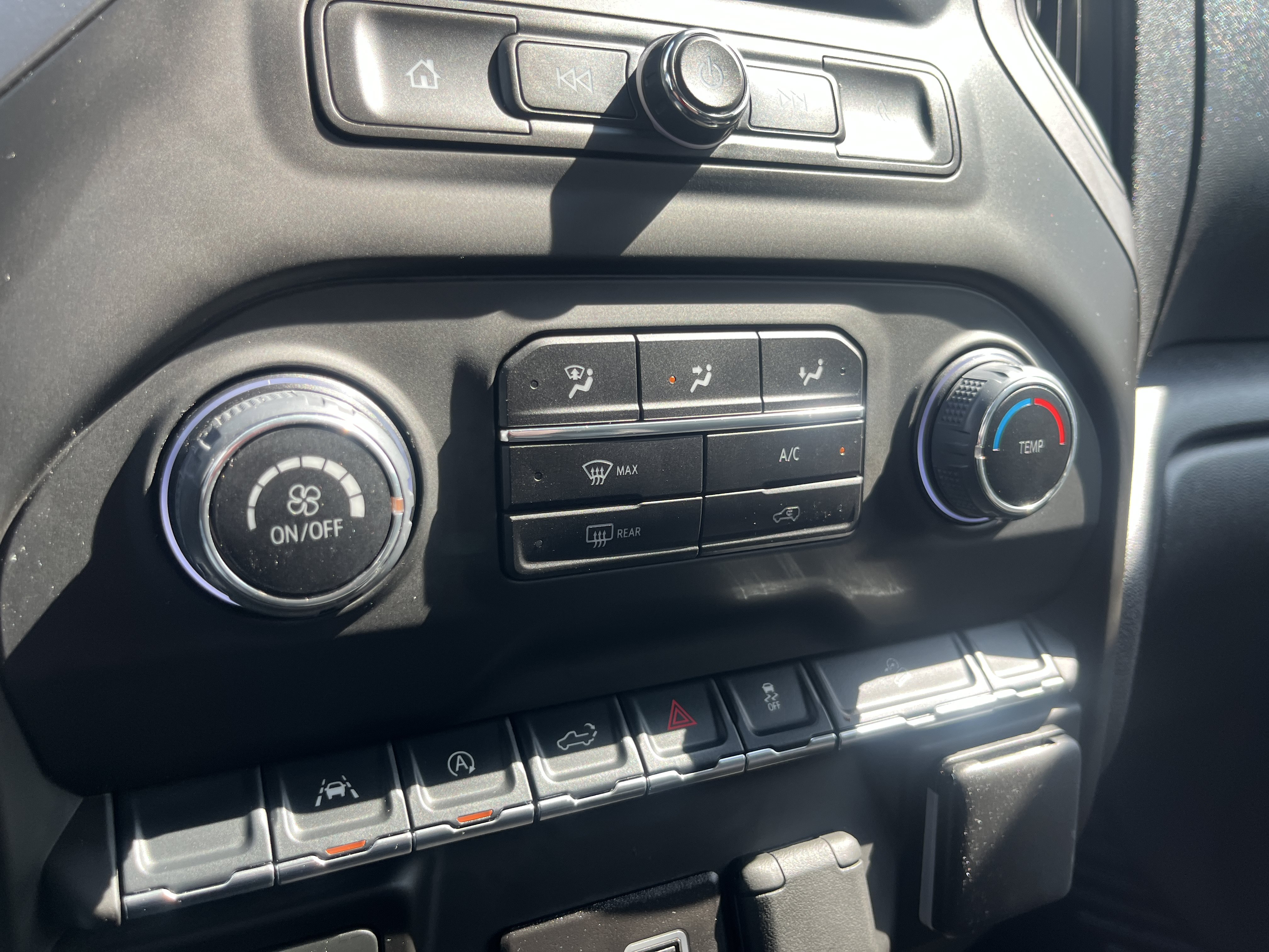 Used 2025 Chevrolet Silverado 1500 Custom Trail Boss w/ LPO, Dark Essentials Package AWD/4WD image 26