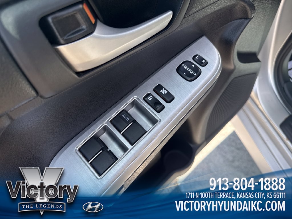Used 2012 Toyota Camry SE FWD image 11