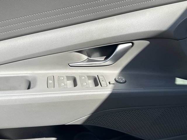 Used 2023 Hyundai Elantra SEL image 26