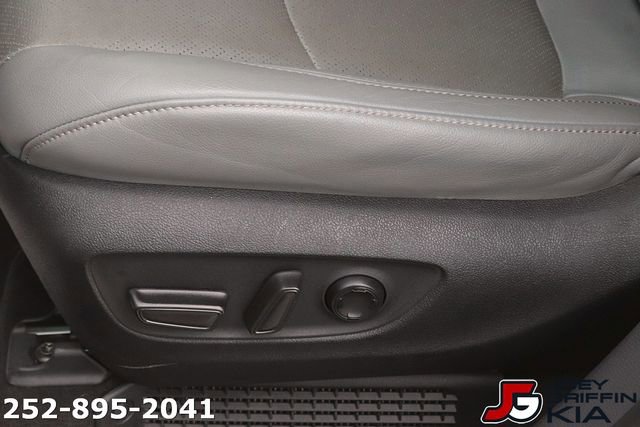 Used 2022 Toyota Sienna Limited FWD image 19