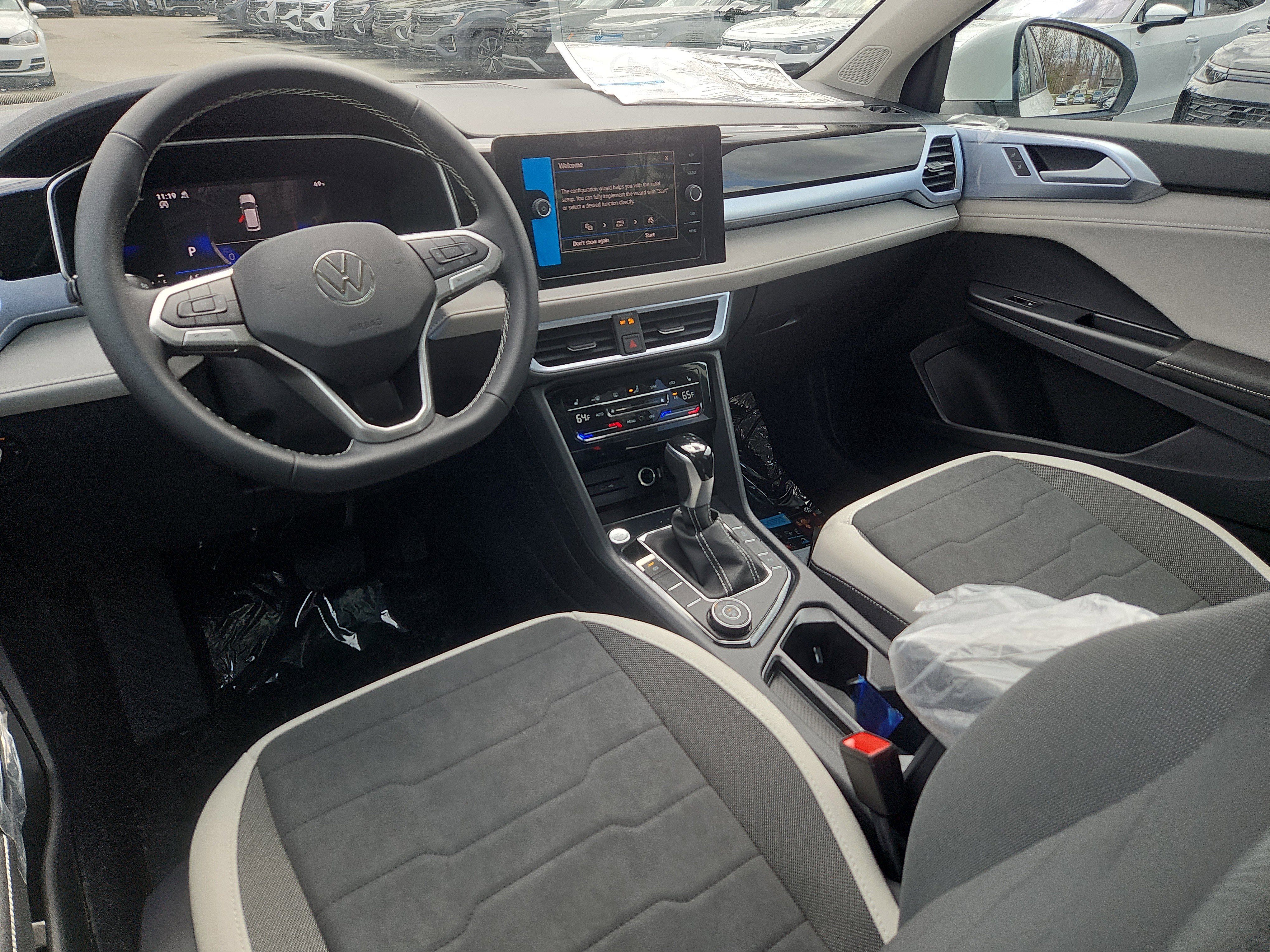 New 2026 Volkswagen Taos SE image 3