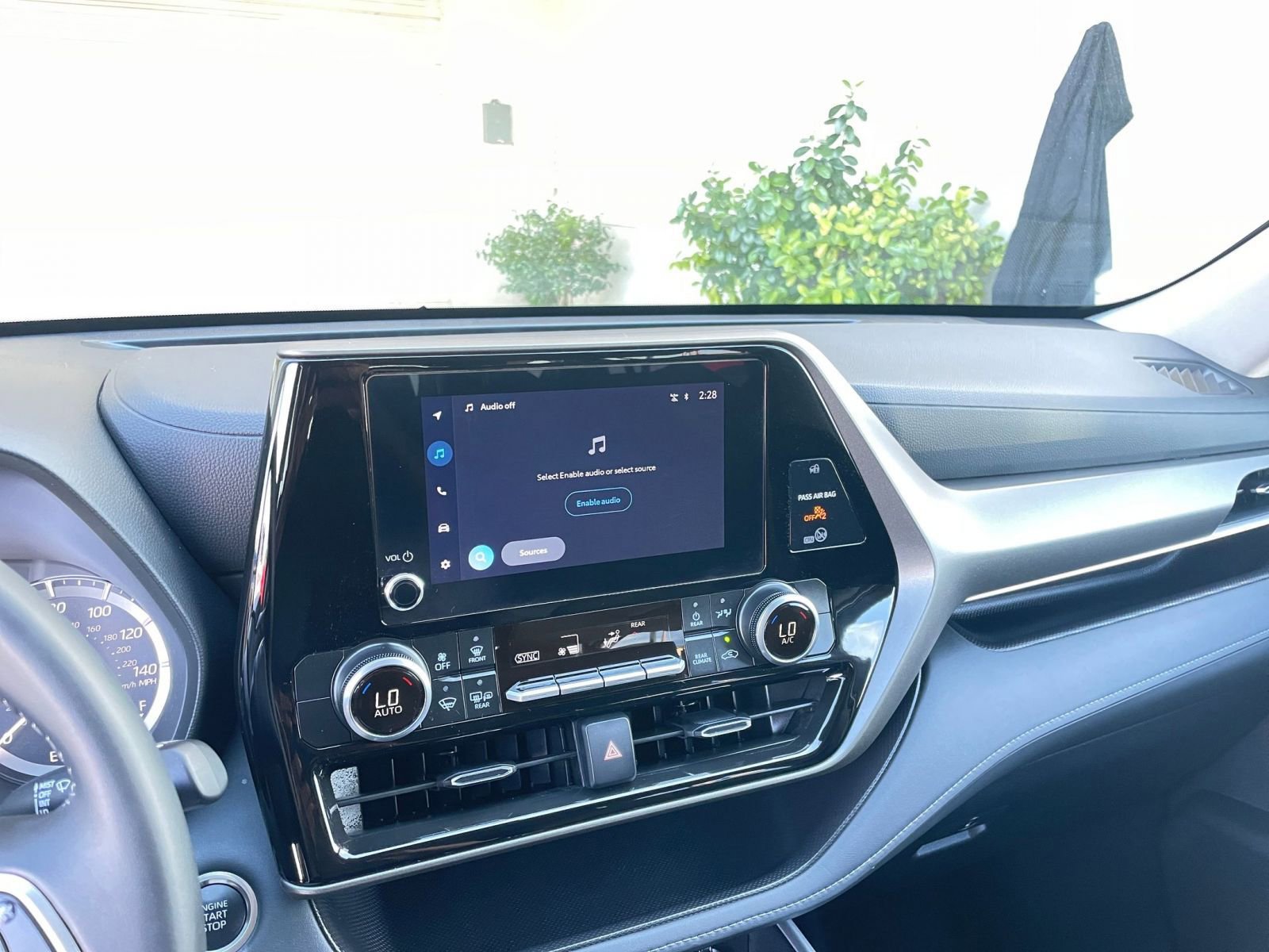 Used 2025 Toyota Highlander LE image 20