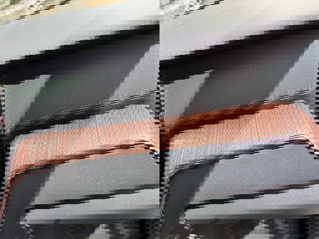 Certified 2024 Volvo XC60 T8 Ultimate w/ Protection Package Premier image 22