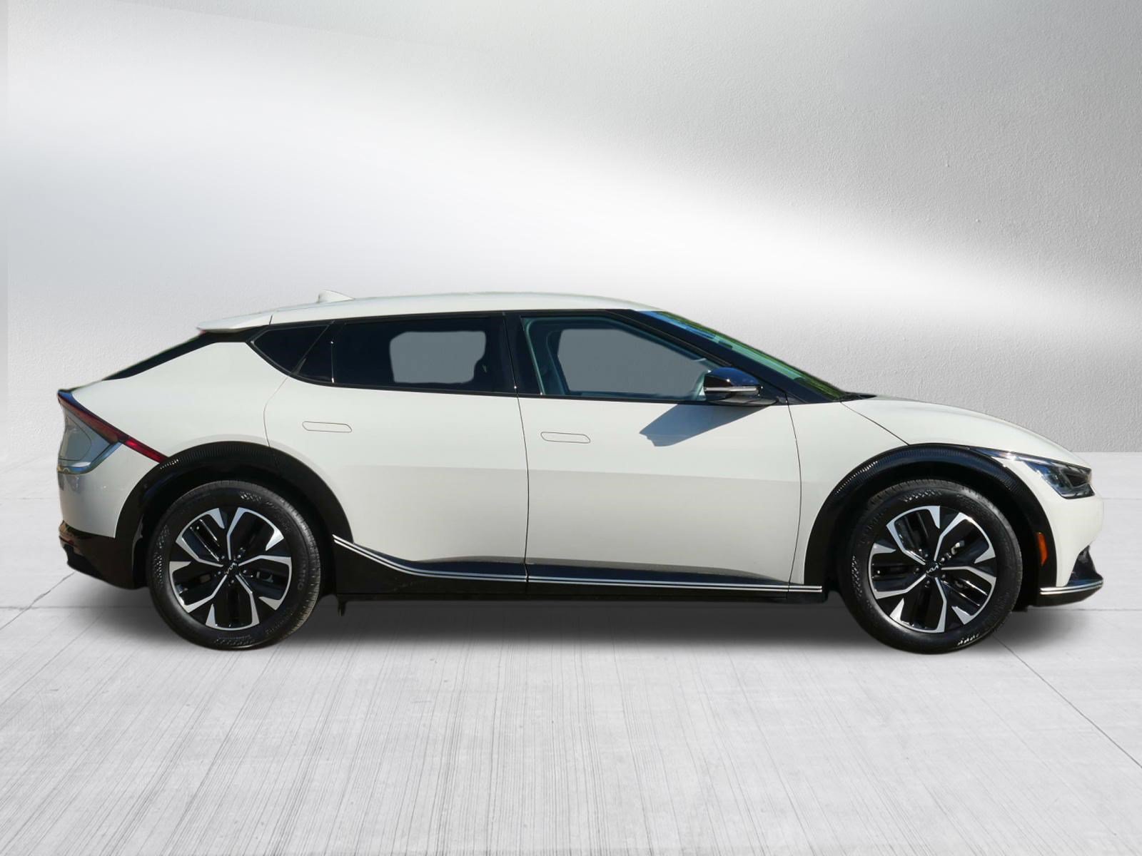 Certified 2022 Kia EV6 Wind AWD/4WD image 8