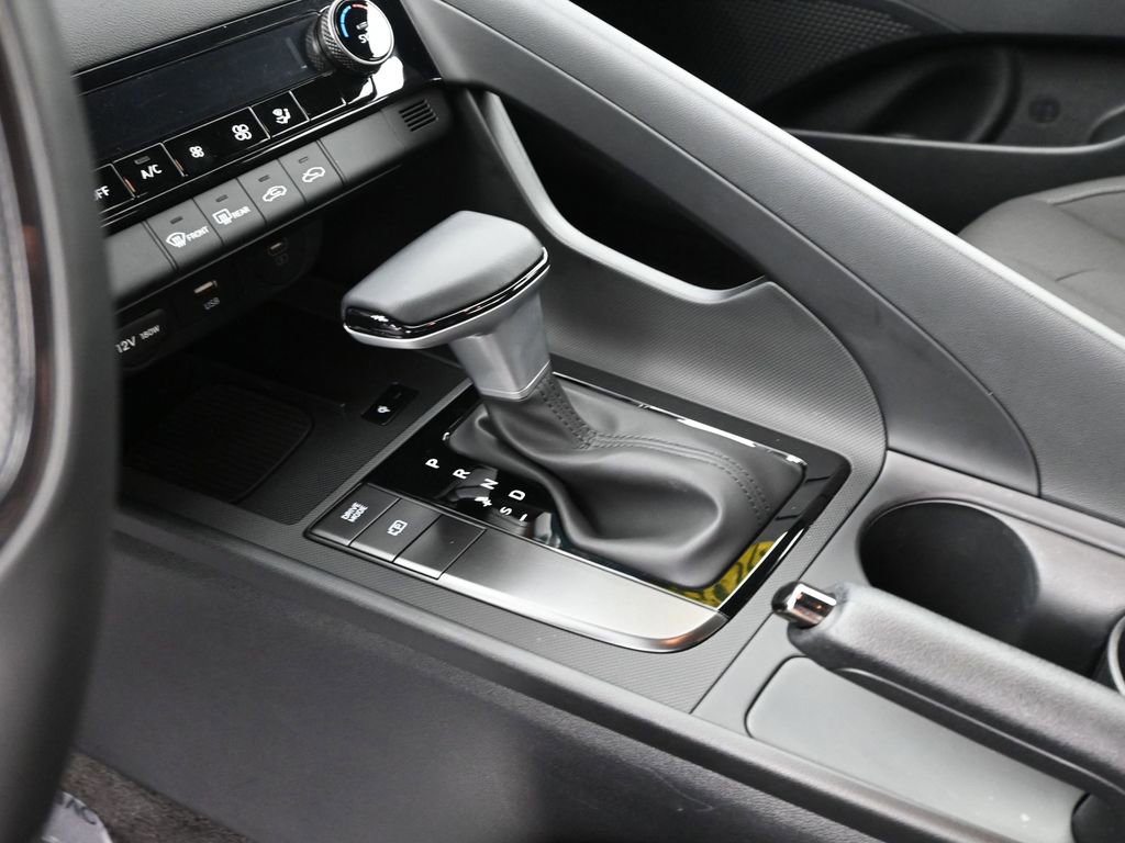 Certified 2025 Hyundai Elantra Sport image 30