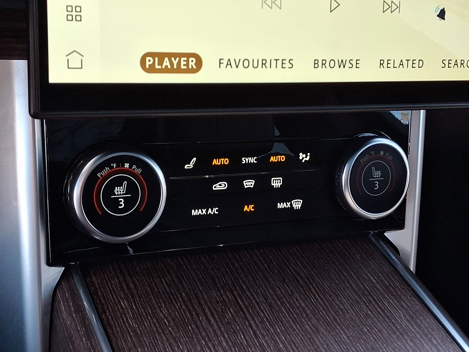 Used 2023 Land Rover Range Rover Long Wheelbase SE image 22