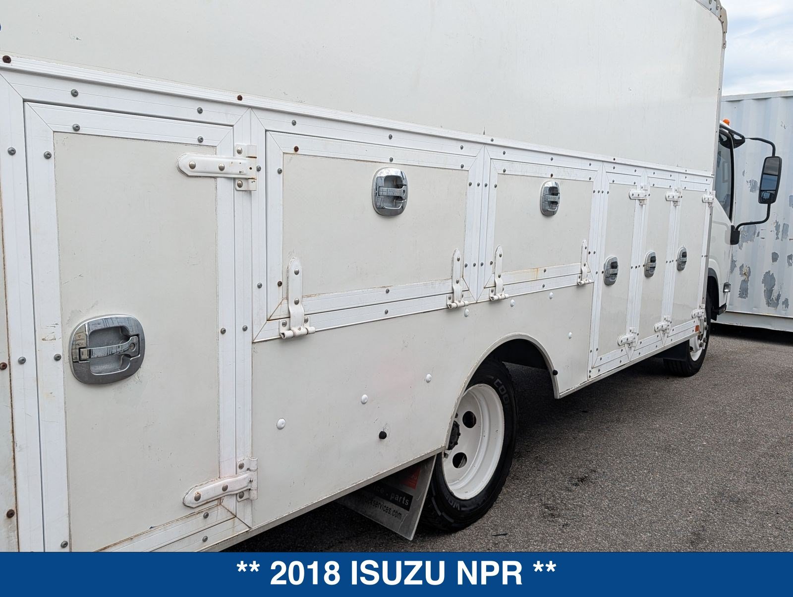 Used 2018 Isuzu NPR RWD image 15