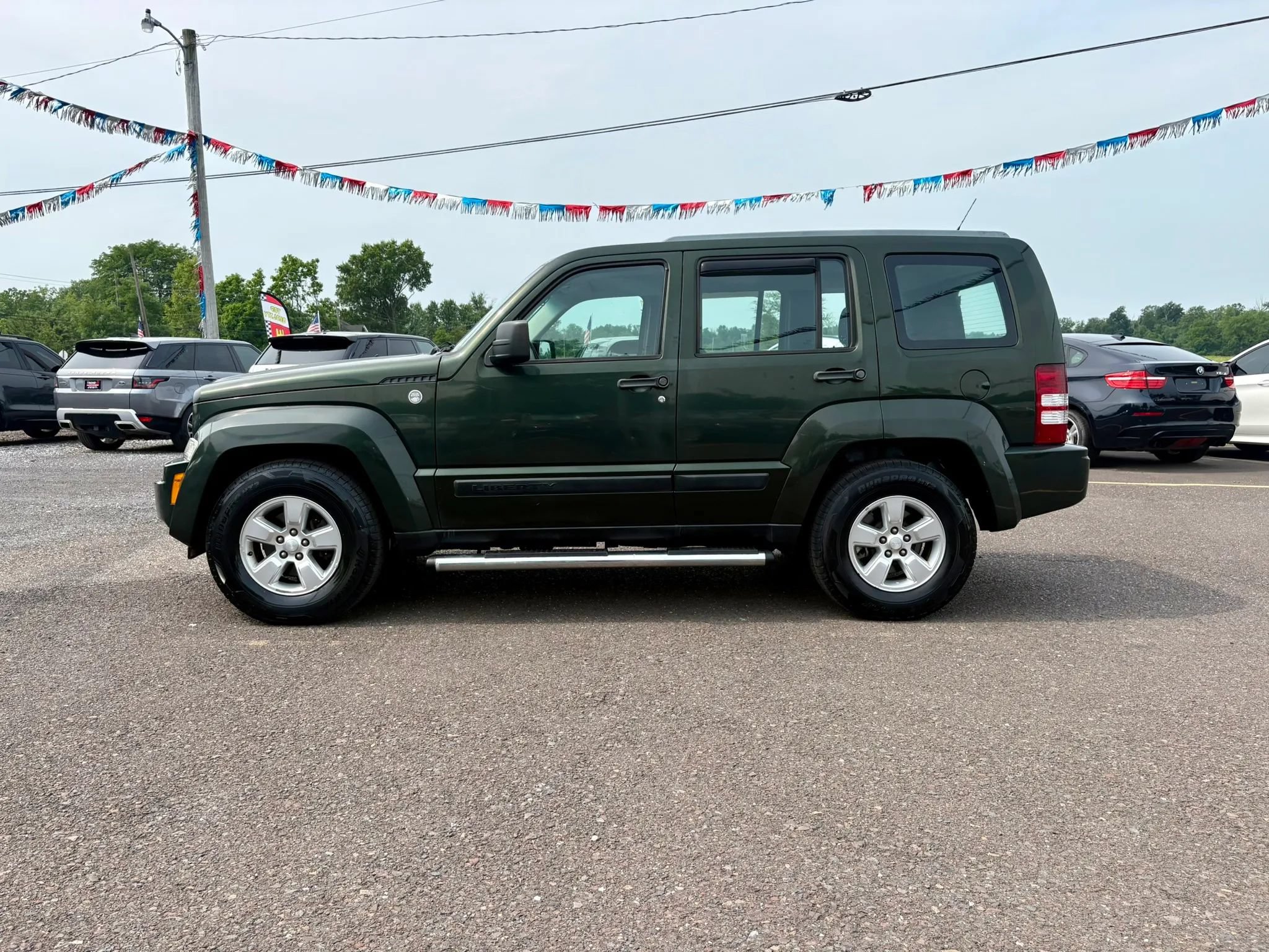 Used 2011 Jeep Liberty Sport AWD/4WD image 2