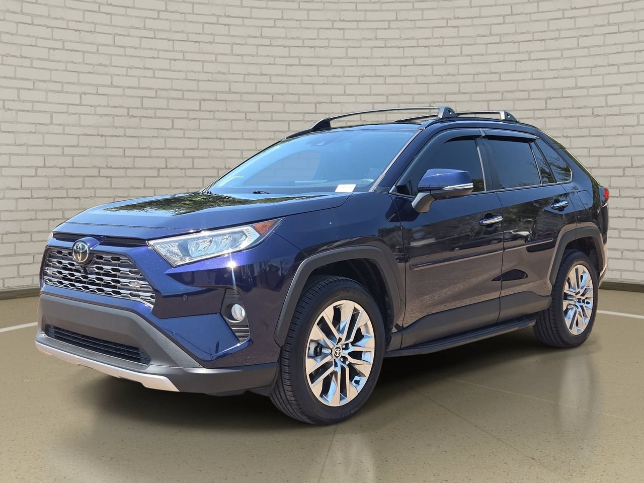 Used 2020 Toyota RAV4 Limited FWD video 1
