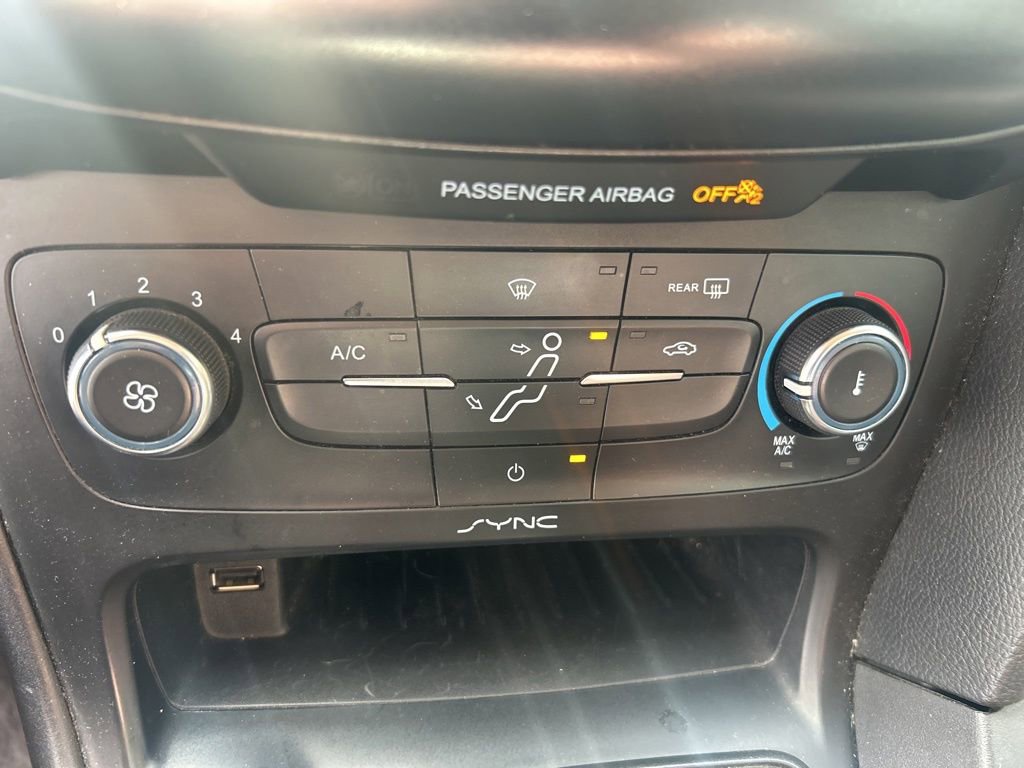 Used 2017 Ford Focus SE FWD image 21