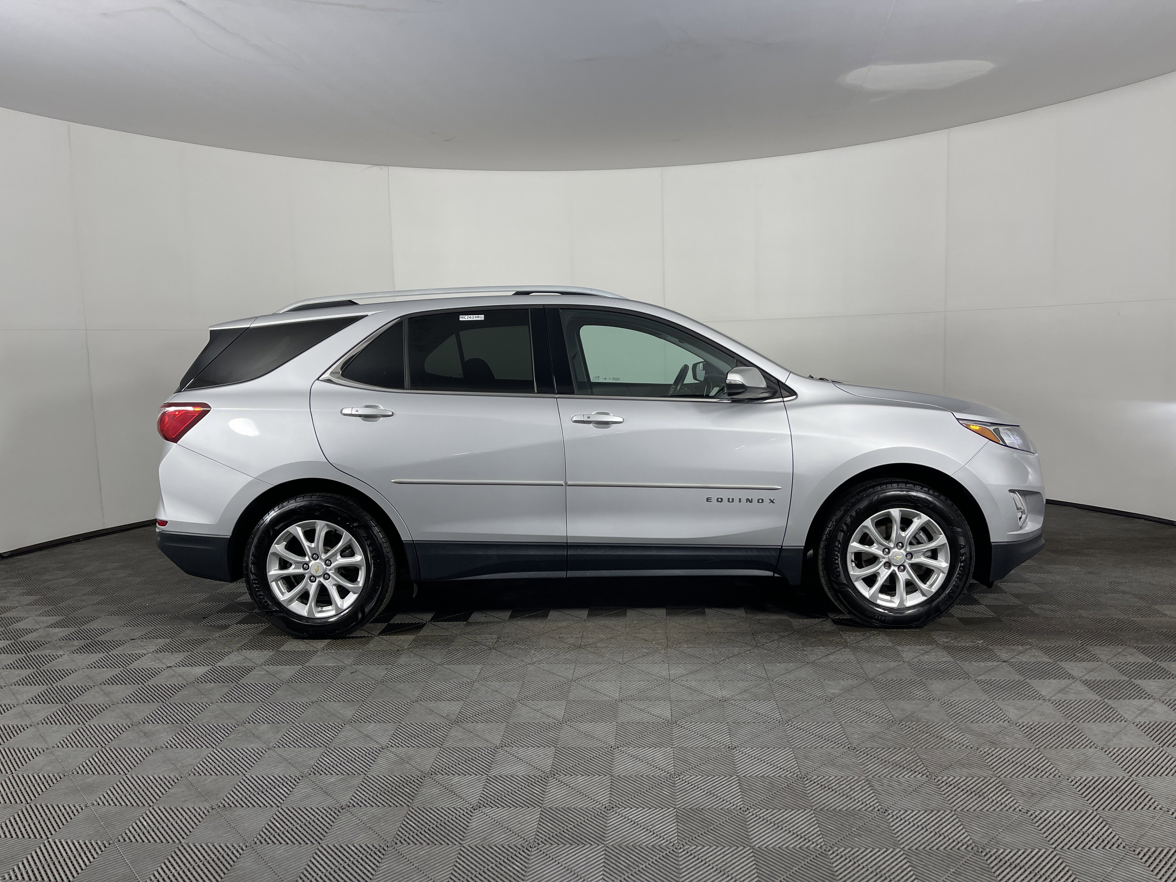 Used 2018 Chevrolet Equinox LT w/ Sun & Infotainment Package image 5