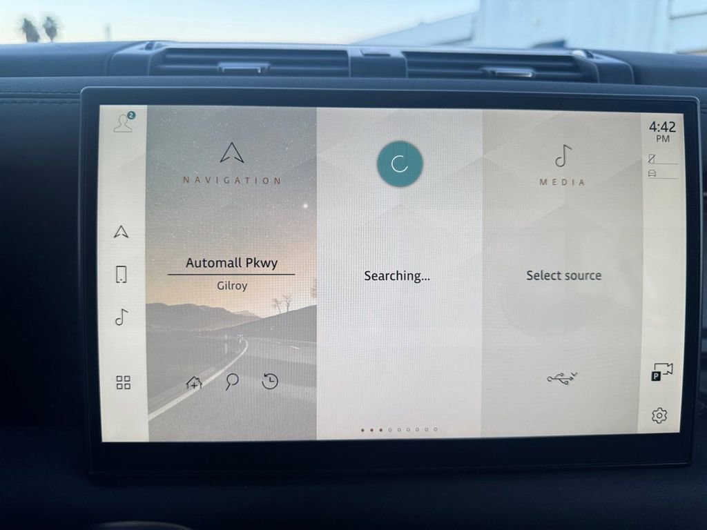 Used 2024 Land Rover Defender 130 X-Dynamic SE image 19