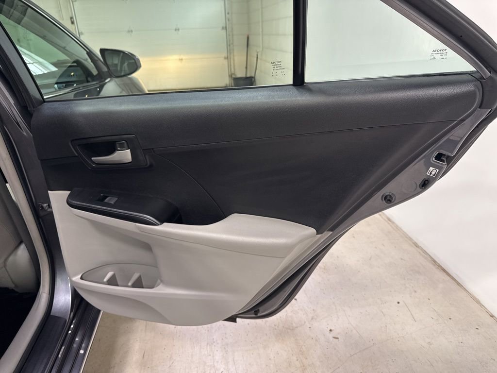 Used 2014 Toyota Camry LE FWD image 34