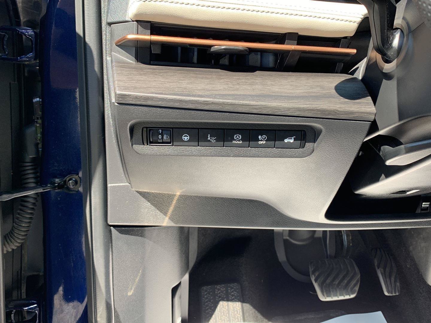 Certified 2024 Nissan Ariya AWD image 24