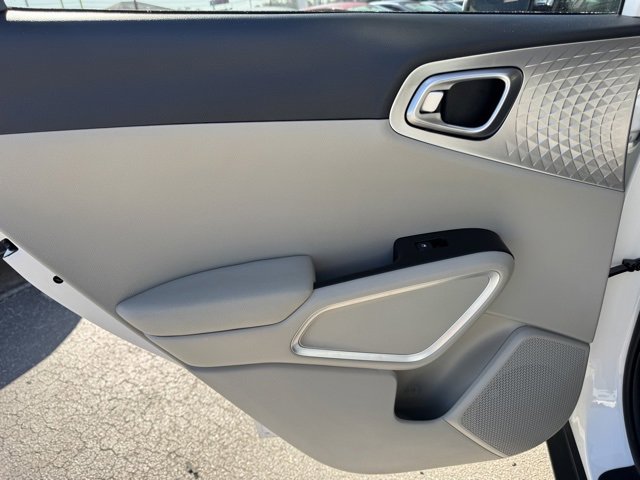 Certified 2025 Kia Soul LX image 9