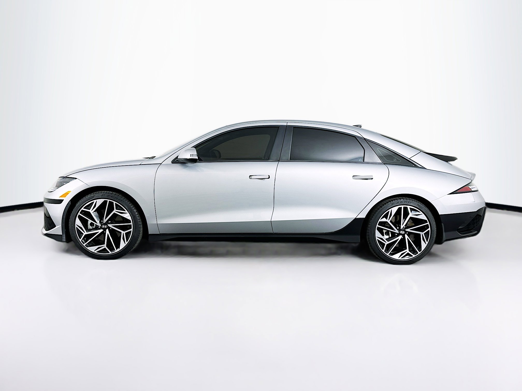 Used 2024 Hyundai Ioniq 6 SEL RWD image 4