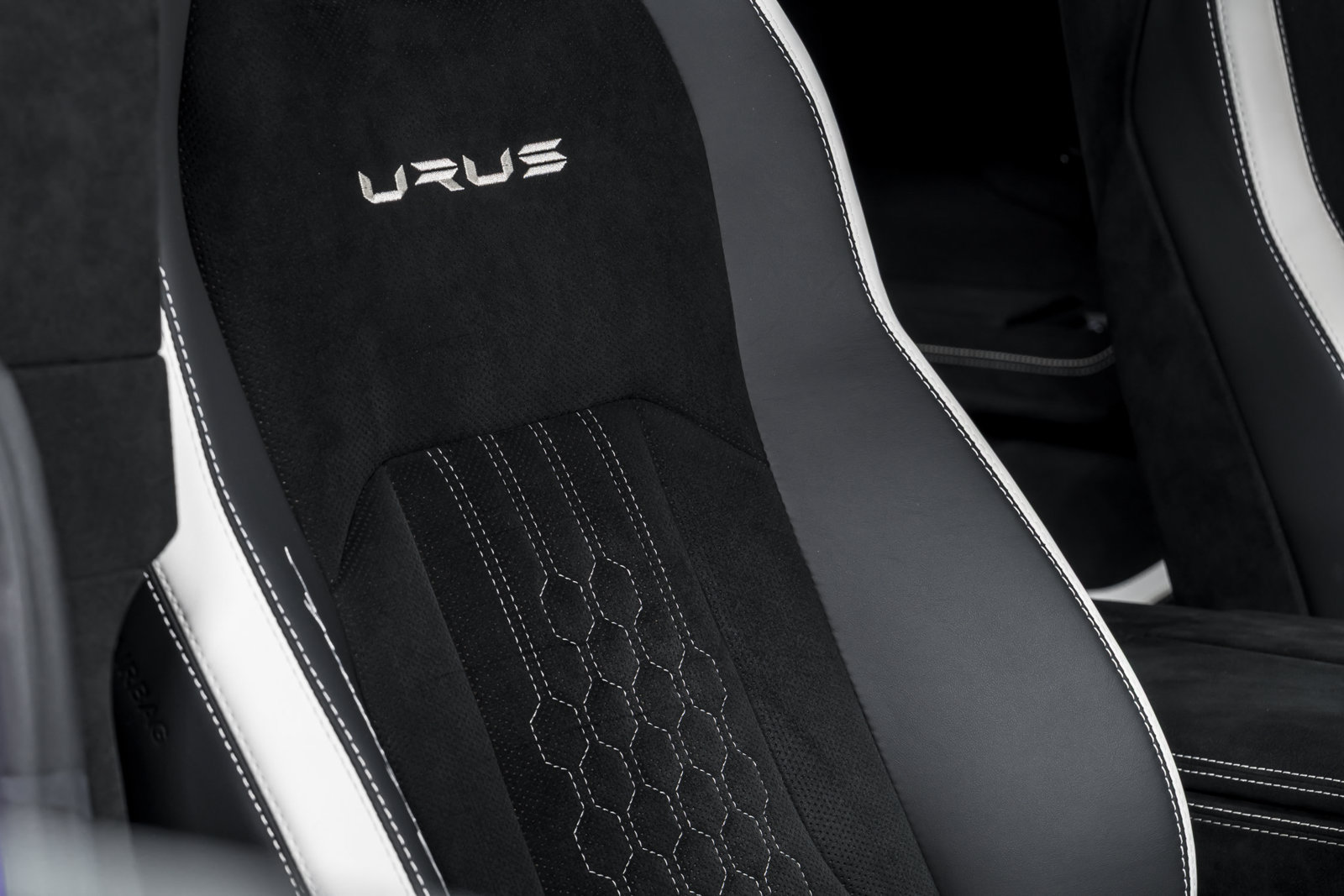 Used 2023 Lamborghini Urus Performante AWD/4WD image 43