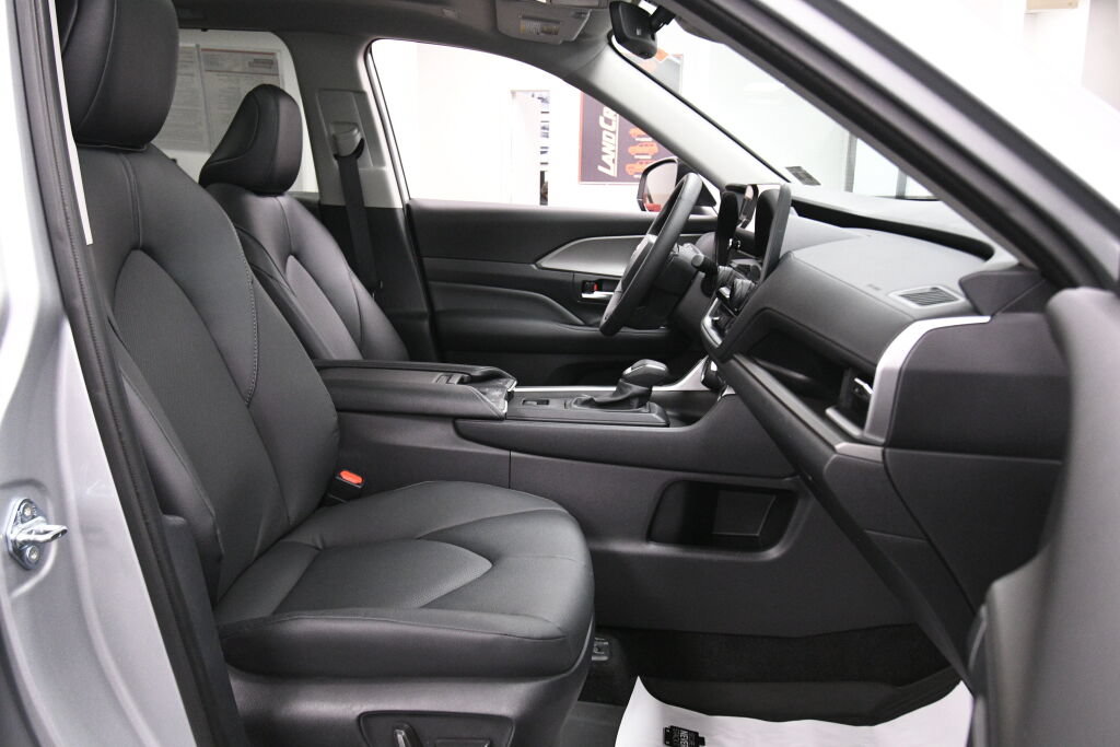 Certified 2025 Toyota Grand Highlander AWD image 30