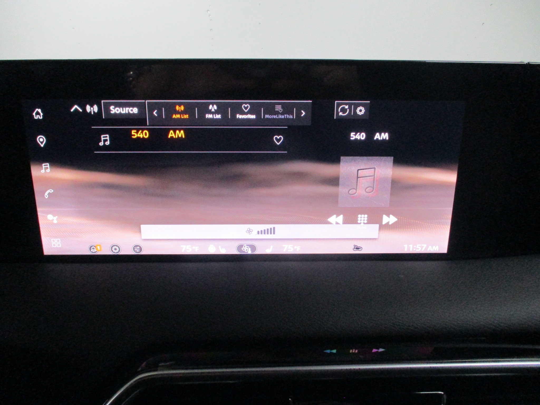 New 2025 Nissan Armada SL w/ Captain's Chari Seat Package image 25