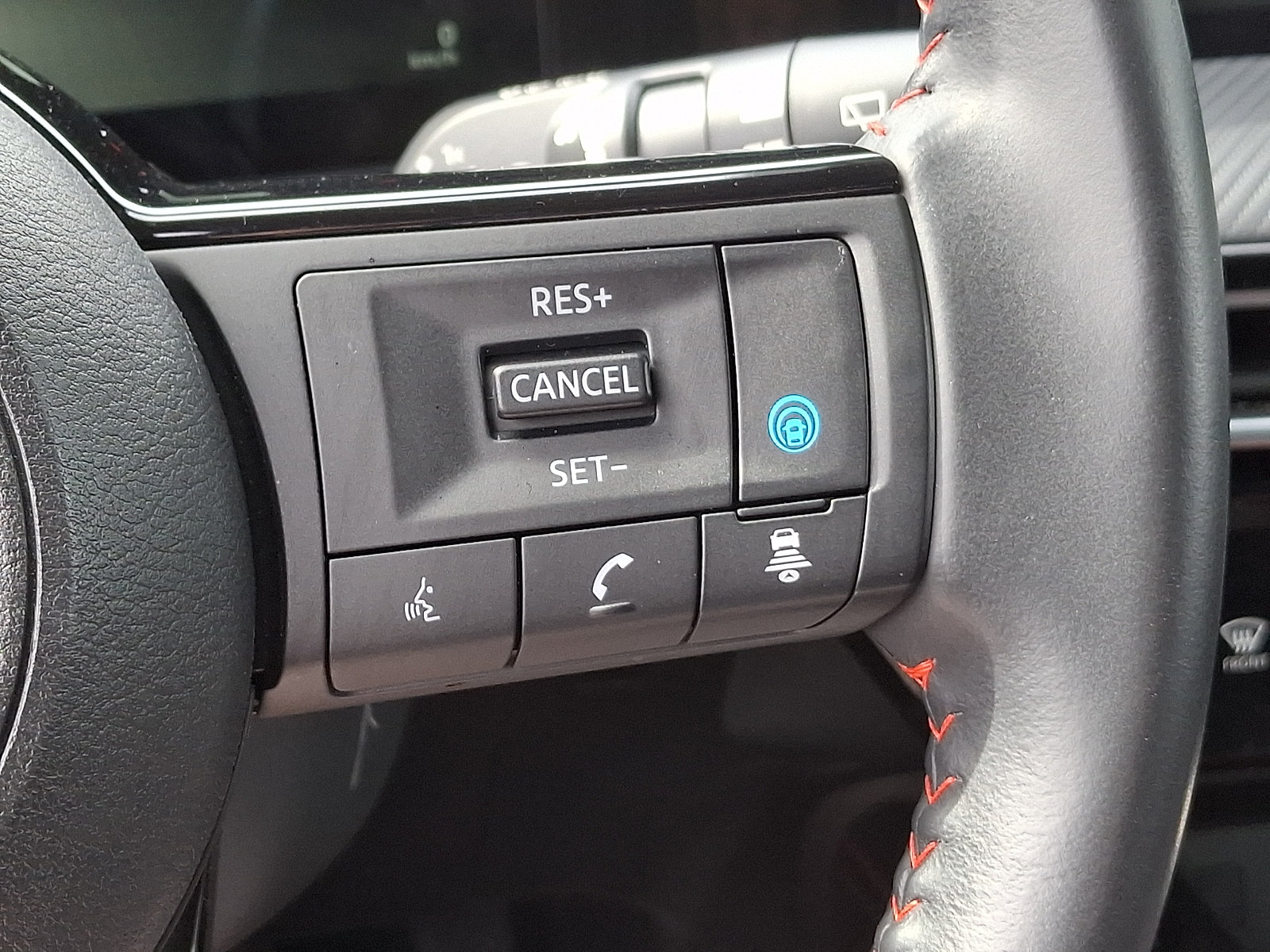 Used 2025 Nissan Kicks SR AWD/4WD image 22