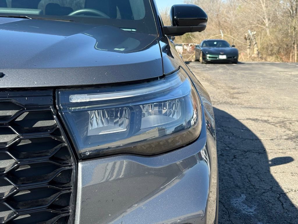 Used 2025 Ford Explorer ST-Line w/ ST-Line Street Pack image 4