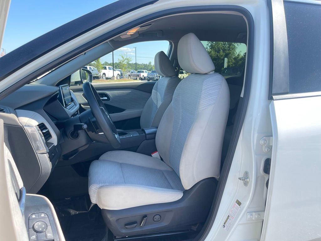 Used 2023 Nissan Rogue SV FWD image 38