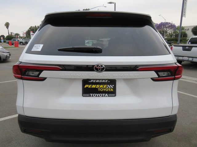 New 2026 Toyota Grand Highlander LE image 9