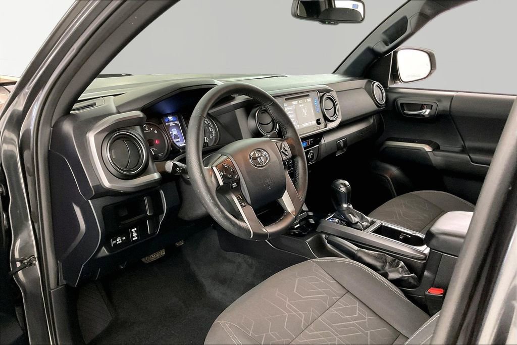 Used 2016 Toyota Tacoma TRD Off-Road w/ Premium & Technology Package image 16