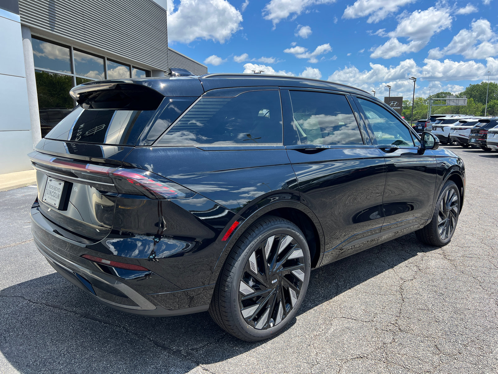 New 2026 Lincoln Nautilus Reserve w/ Jet Appearance Package AWD/4WD image 8